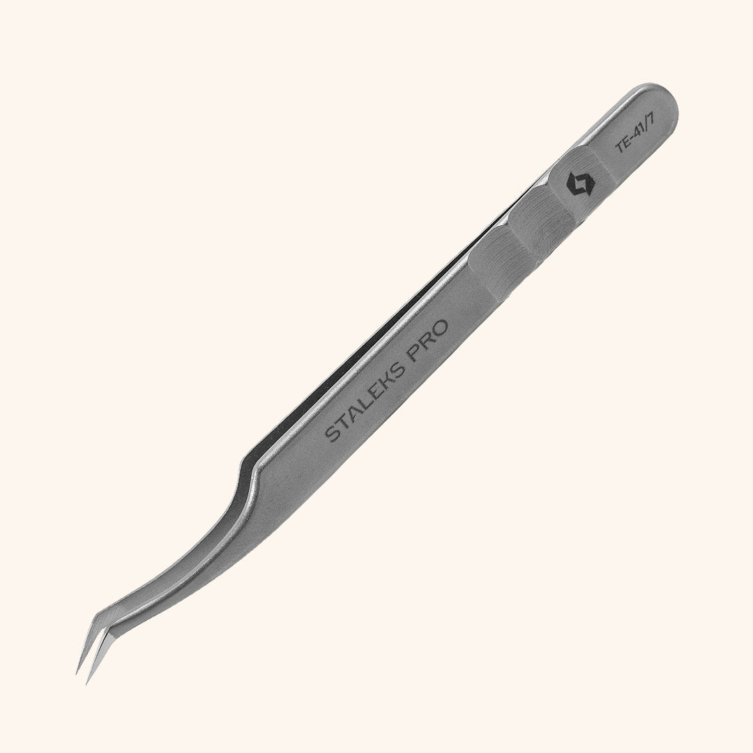 Volume lash tweezers for volume lash extensions
