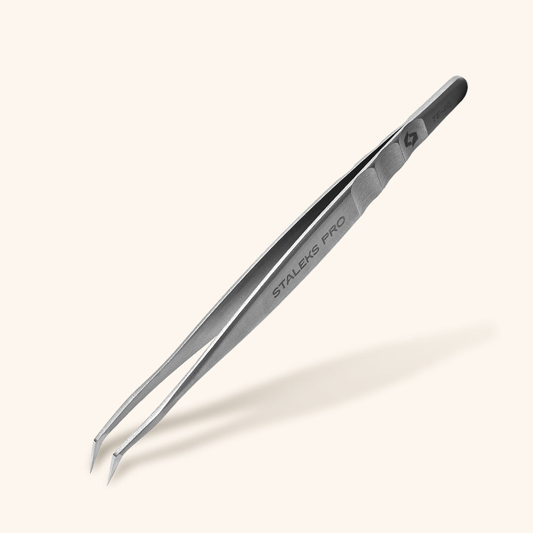 Mega volume lash tweezers for volume lash extensions